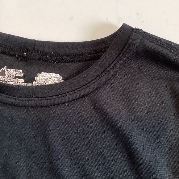 MEC base layer long sleeve shirt ($1O410) - Picture 2 of 5